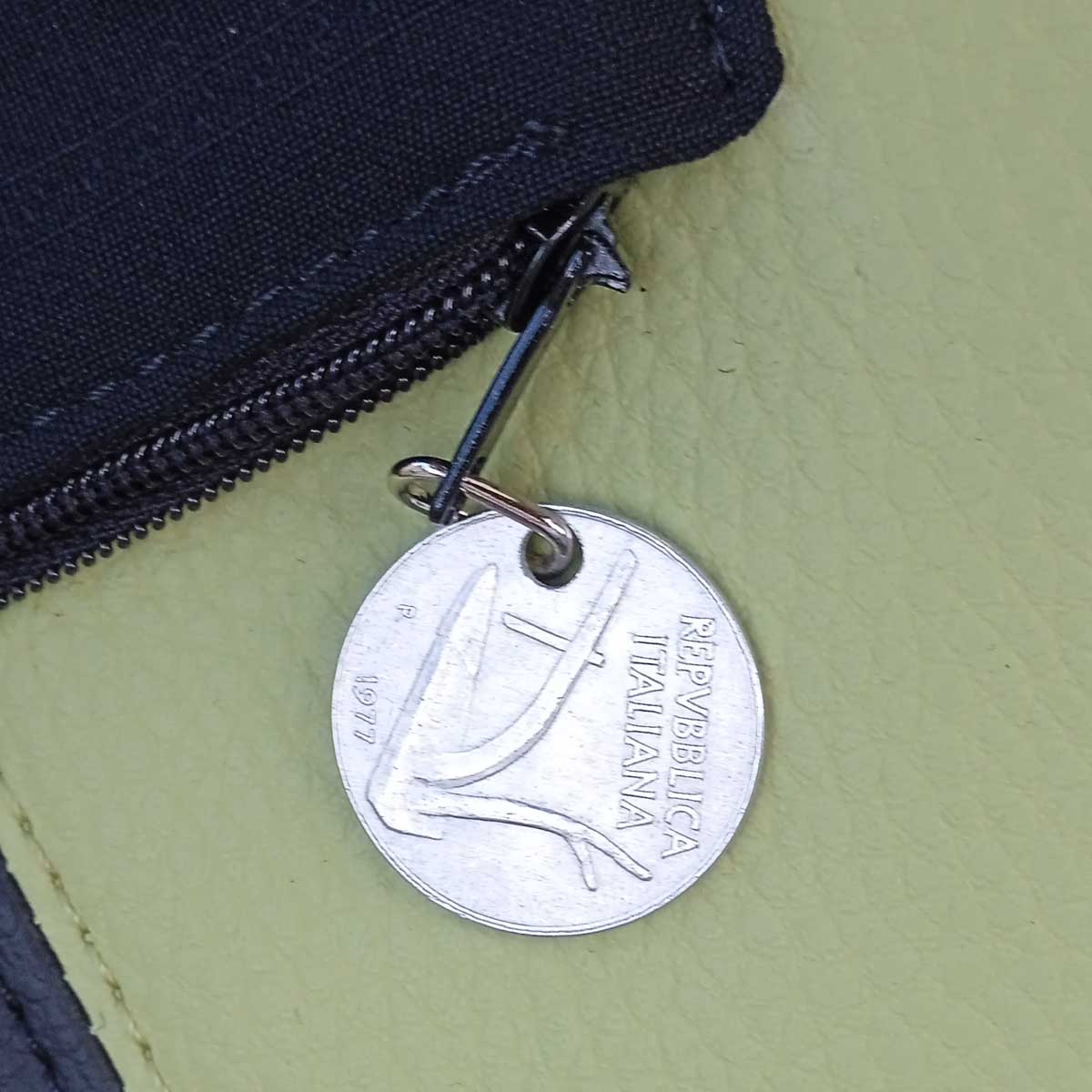 Ricicli Design Borse Pattina n°06 per Borsa TAKA verde e nera