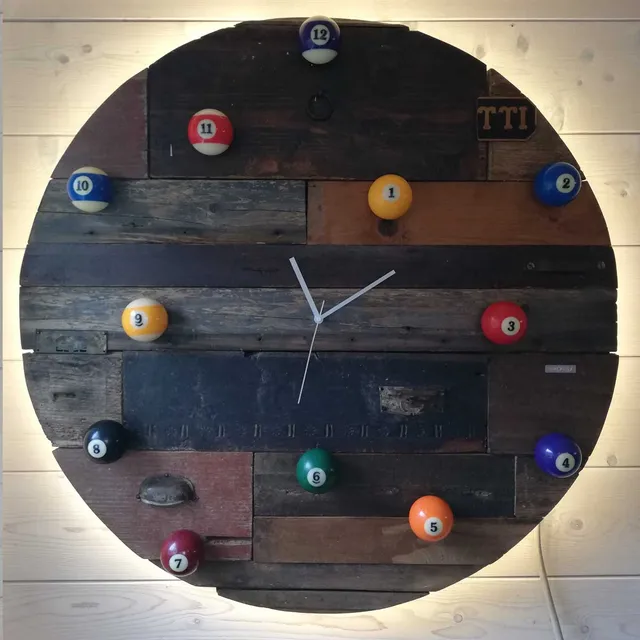 Ricicli Design Casa Orologio Biliardo a casa di Valentina e Matteo AFFI (VR)