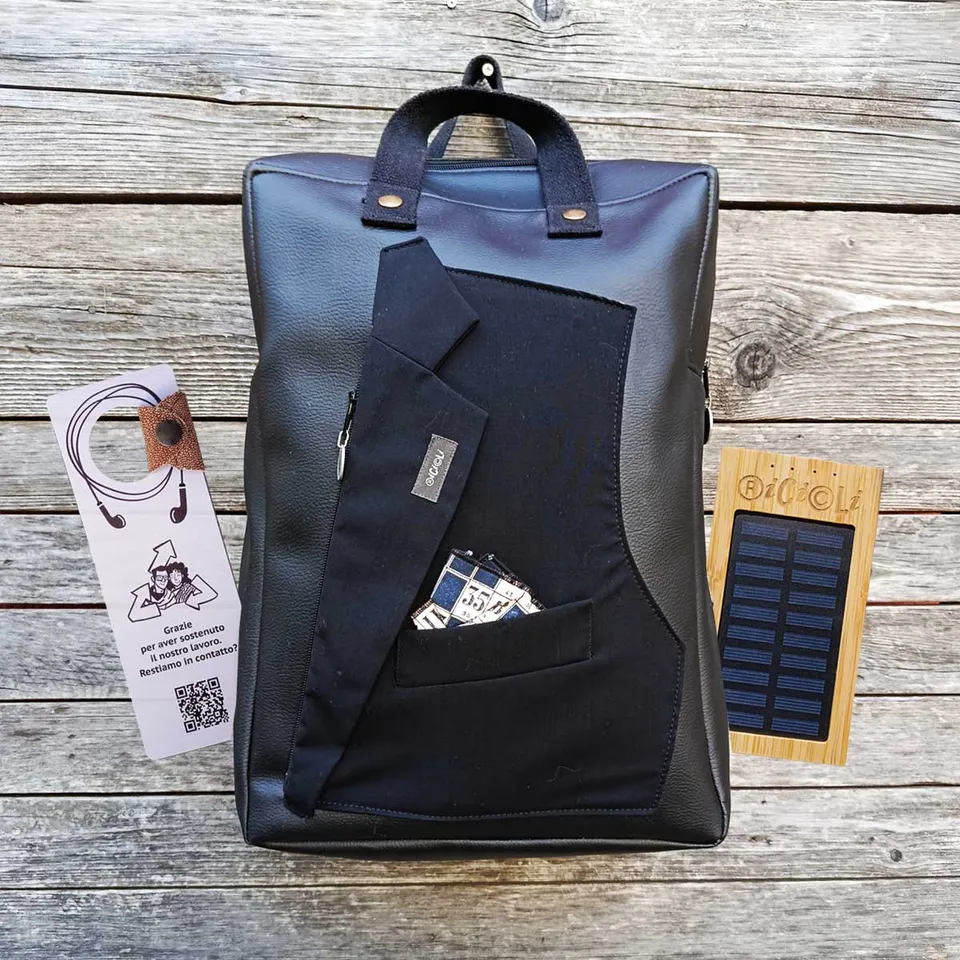 Ricicli Design Borse Zaino Apollo n.05 nero con power bank