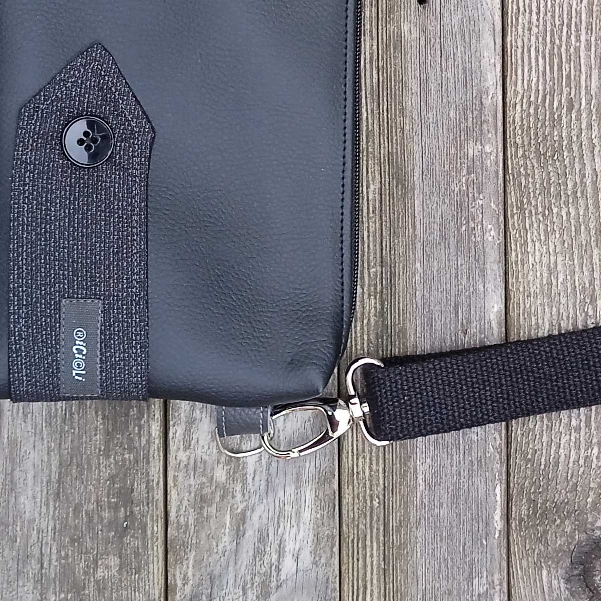 Ricicli Design Borse Pochette Lupin n°05 con tracolla nera