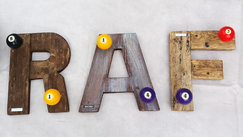 Ricicli Design Casa Attaccapanni lettera R con palla 8