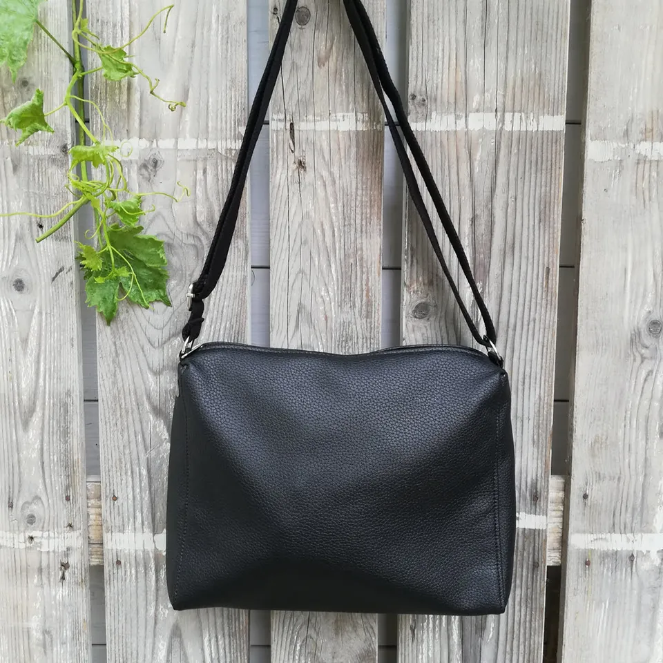 Ricicli Design Borse Borsa TAKA nera a tracolla con pattina intercambiabile