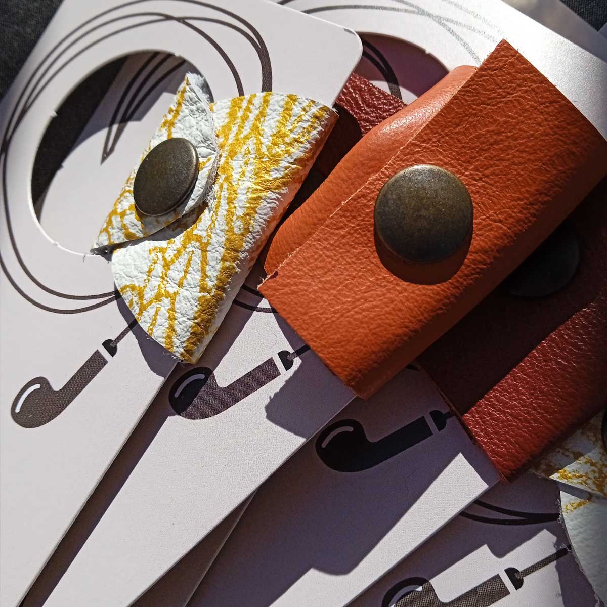 Ricicli Design Accessori Clip avvolgicavi n°01 in vera pelle