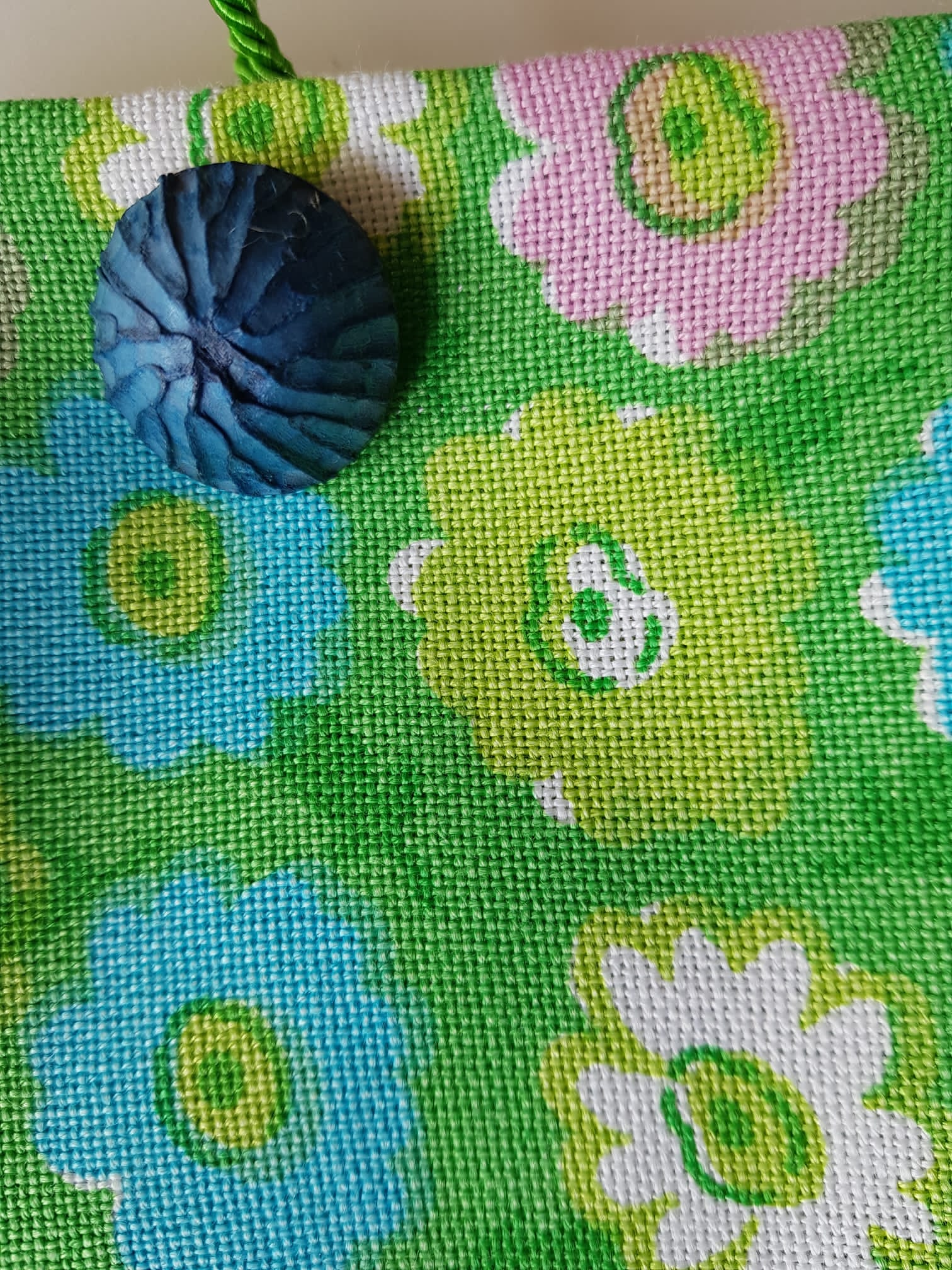 Borseggi Tibetane Tibetana con bottone Fiori Pop verde borsina
