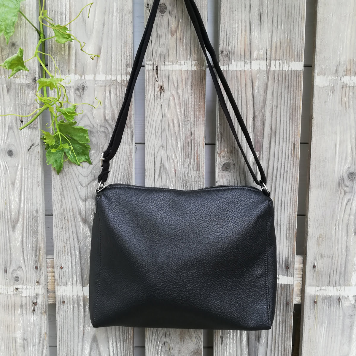 Ricicli Design Borse Borsa TAKA nera a tracolla con pattina intercambiabile