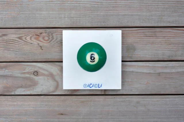 Ricicli Design Casa Attaccapanni Biliardo 1 Pallina su Legno Bianco
