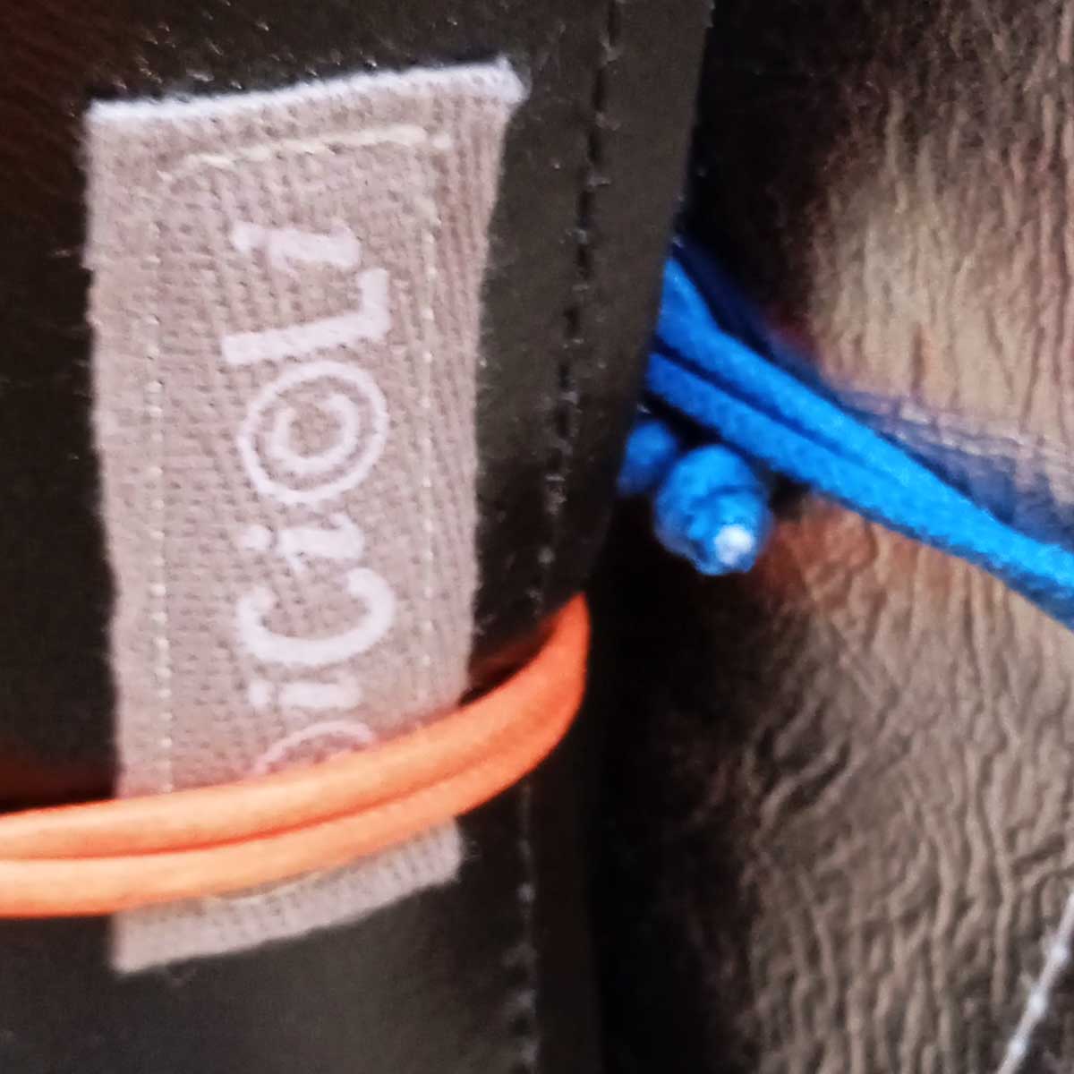 Ricicli Design Accessori Porta tabacco n°05 in pelle recuperata