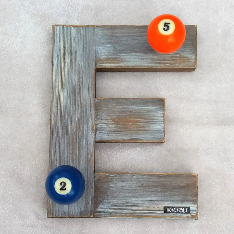 Ricicli Design Casa Attaccapanni lettera E appendiabiti in legno recuperato