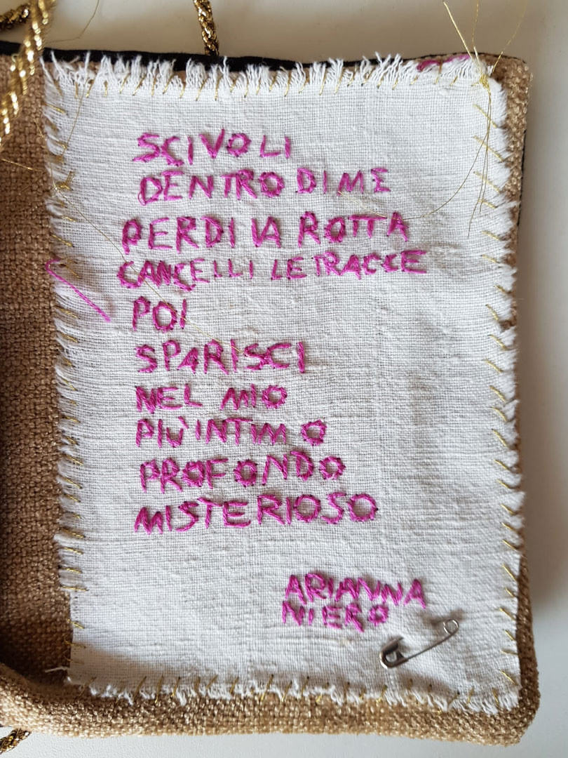 Borseggi Pizzini d'evasione Scivoli dentro di me borsa