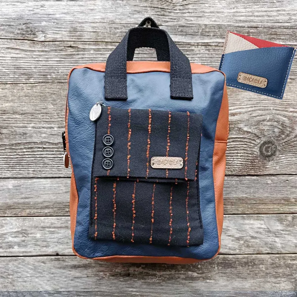 Ricicli Design Borse Fico n°05 borsa zaino in vera pelle ruggine e blu