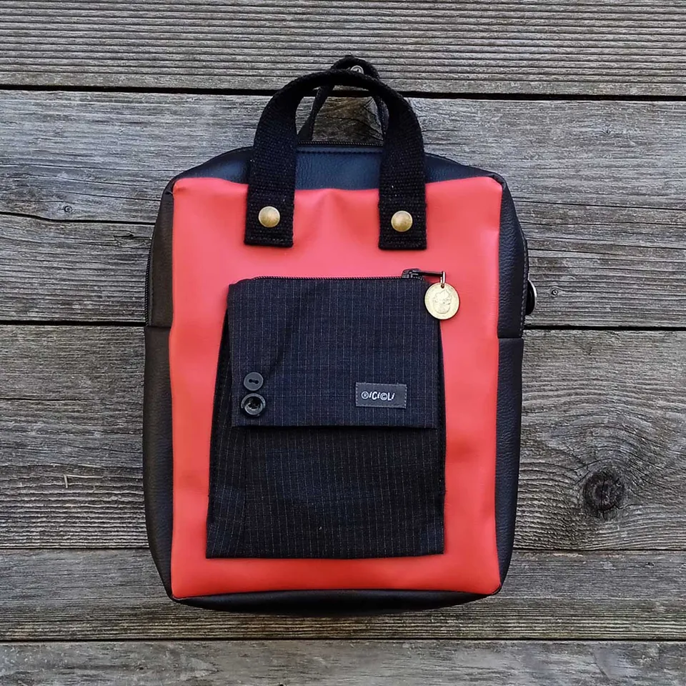 Ricicli Design Borse Fico n°04 borsa zaino nero e rosso impermeabile