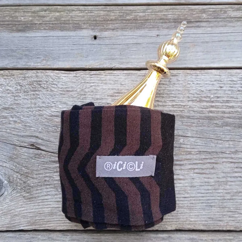Ricicli Design Accessori Guanticalza lunghi n°10 a righe nere e cioccolato