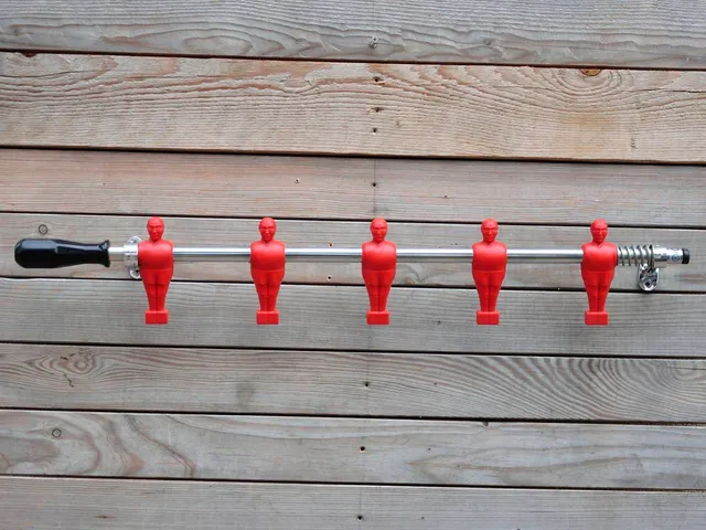 Ricicli Design Casa Attaccapanni Balilla Rosso, 5 Omini acciaio
