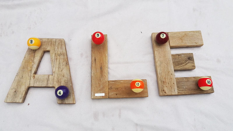 Ricicli Design Casa Attaccapanni lettera E appendiabiti in legno recuperato