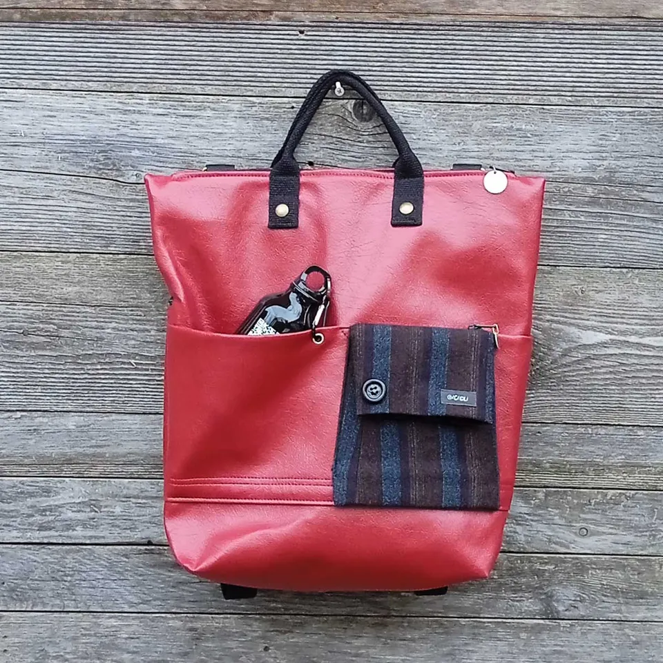 Ricicli Design Borse Greta n°02 borsa zaino rossa in pelle rigenerata