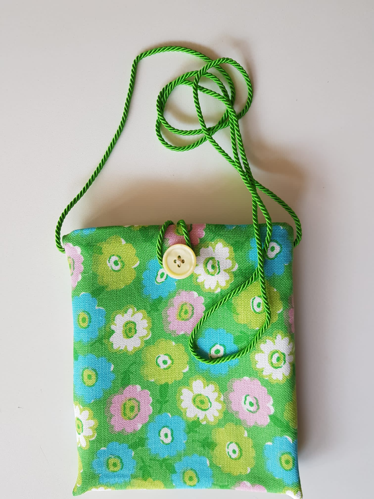 Borseggi Tibetane Tibetana con bottone Fiori Pop verde borsina