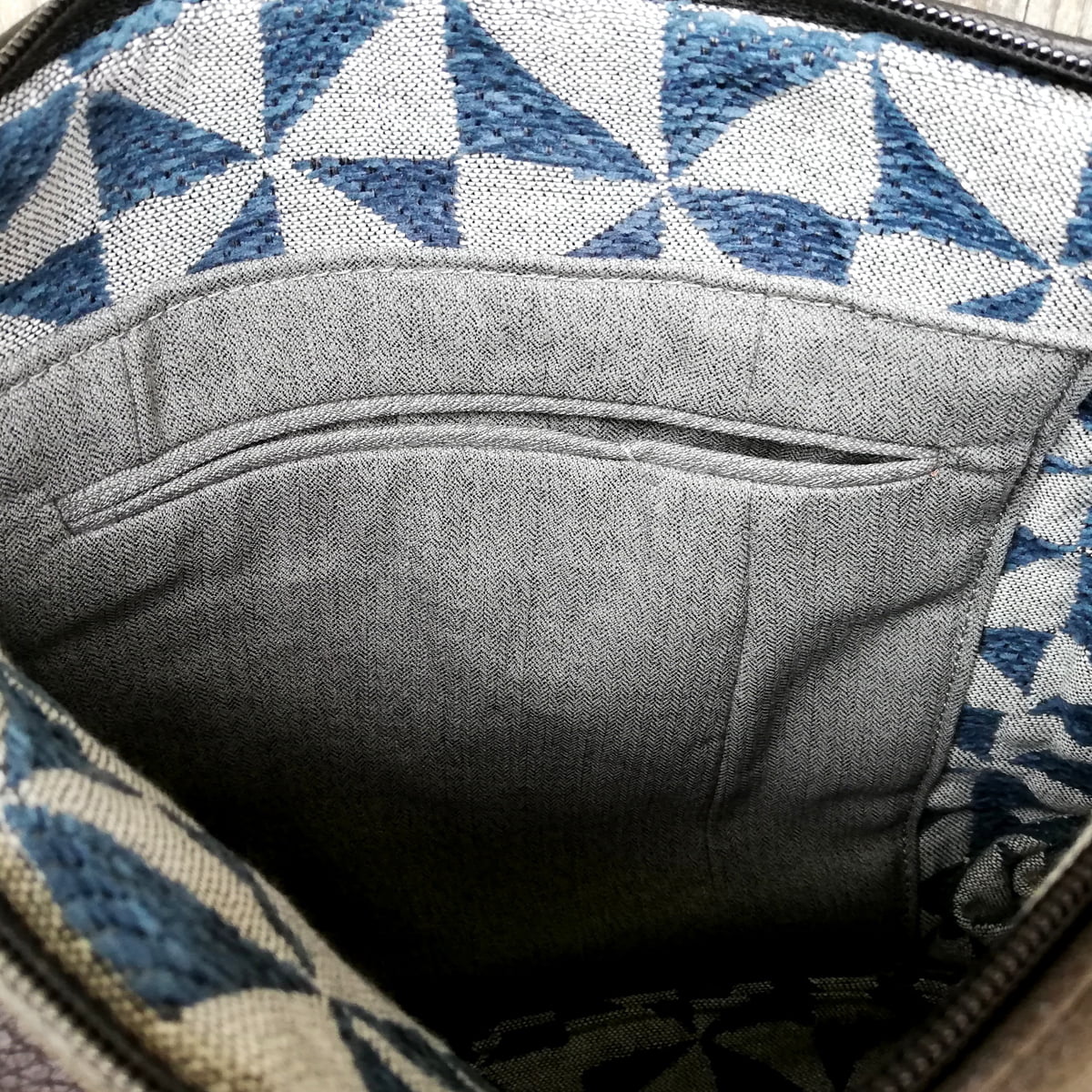 Ricicli Design Borse Borsa TAKA nera a tracolla con pattina intercambiabile