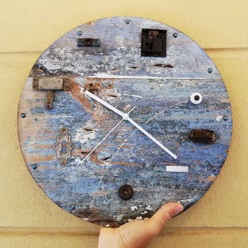 Ricicli Design Casa Orologio slim a casa di Francesco e Vanna da parete