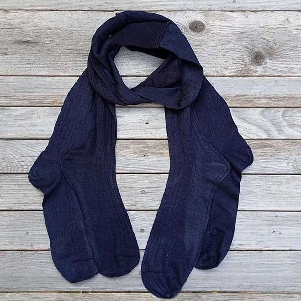 Ricicli Design Accessori Sciarpacalza n°02 sciarpa con calze recuperate
