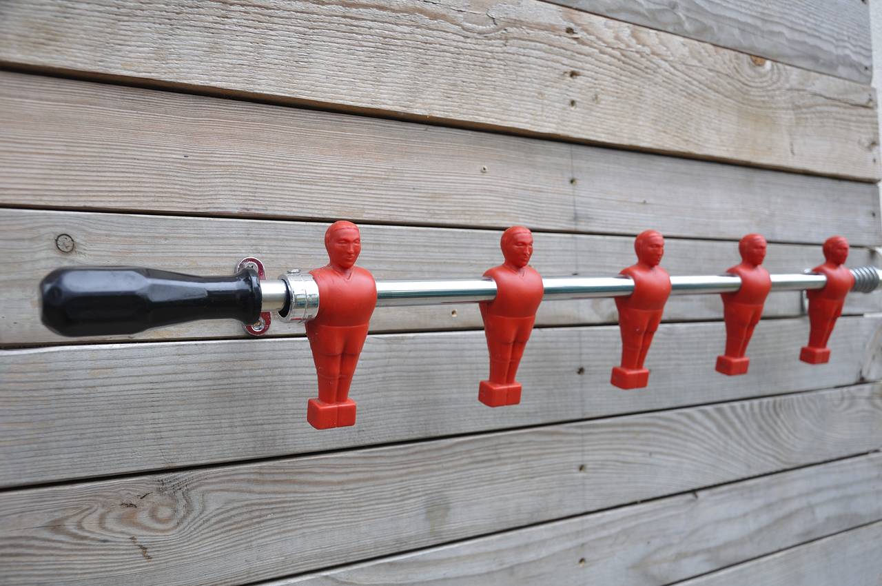 Ricicli Design Casa Attaccapanni Balilla Rosso, 5 Omini acciaio