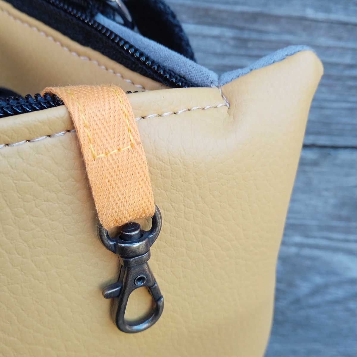 Ricicli Design Borse Borsa zaino Greta n°24 gialla convertibile