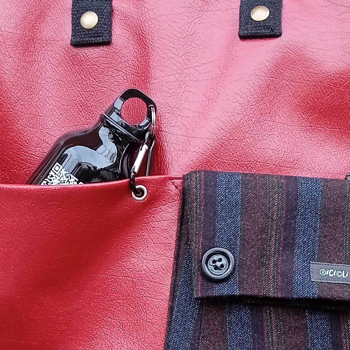 Ricicli Design Borse Greta n°02 borsa zaino rossa in pelle rigenerata