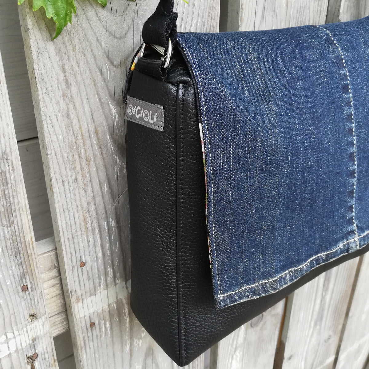 Ricicli Design Borse Borsa TAKA nera a tracolla con pattina intercambiabile