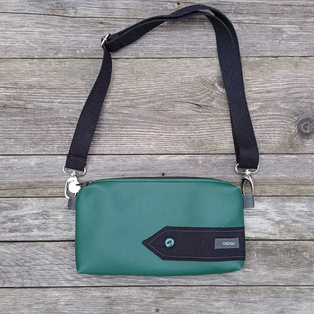 Ricicli Design Borse Pochette Lupin n°04 pochette verde con tracolla nera