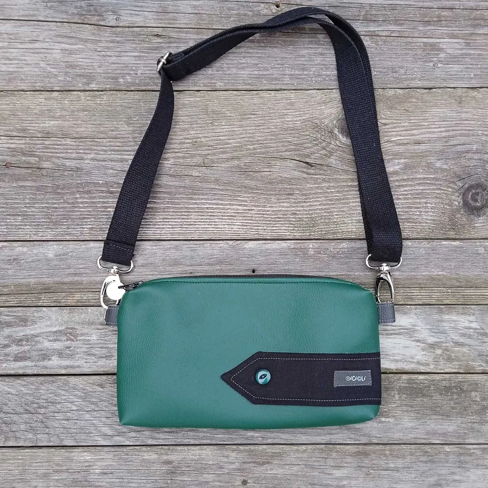 Ricicli Design Borse Pochette Lupin n°04 pochette verde con tracolla nera