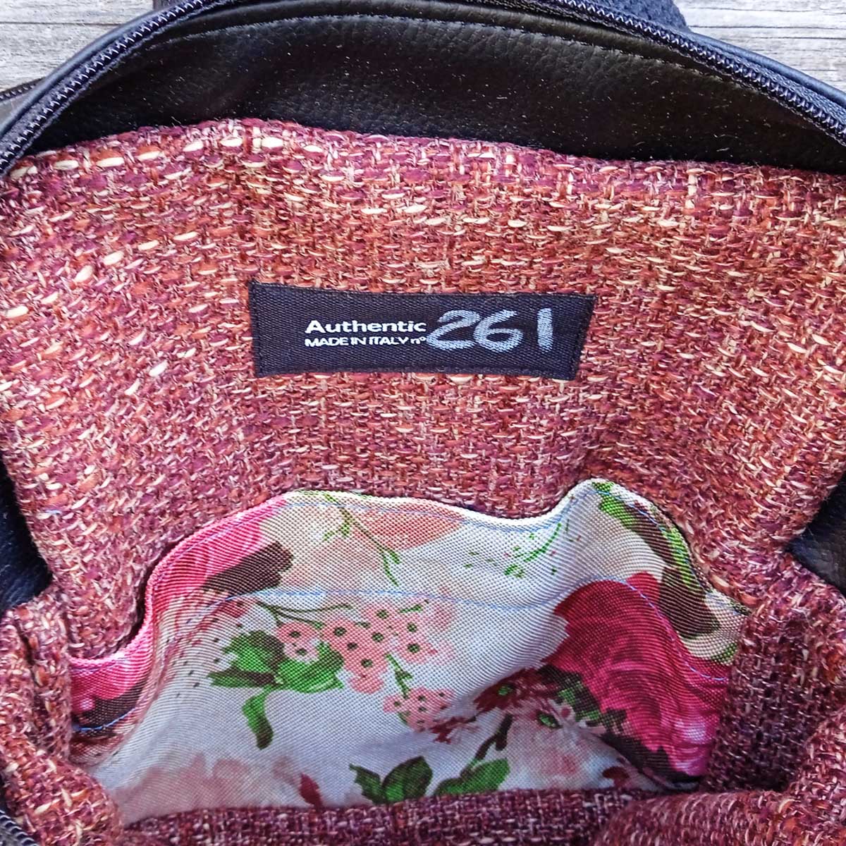 Ricicli Design Borse Fico n°04 borsa zaino nero e rosso impermeabile
